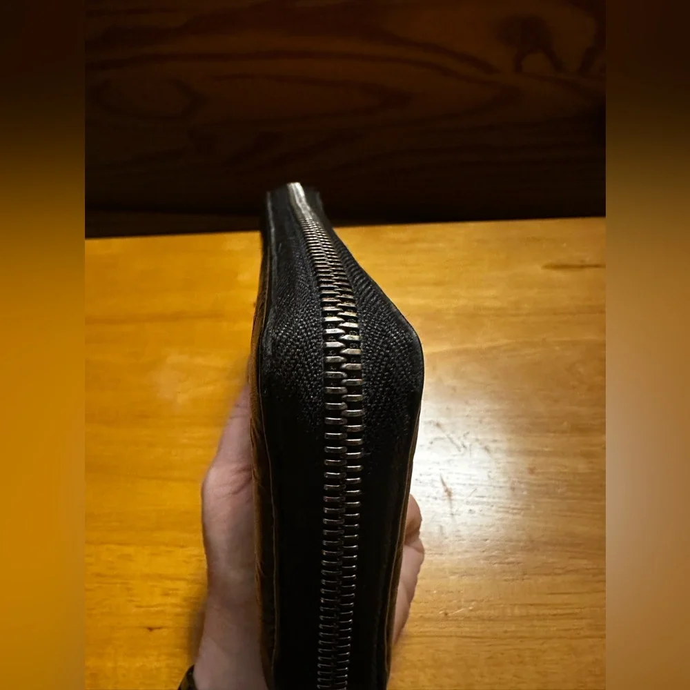 Gucci Black Embossed Leather Long Zip Wallet - Picture 7 of 9